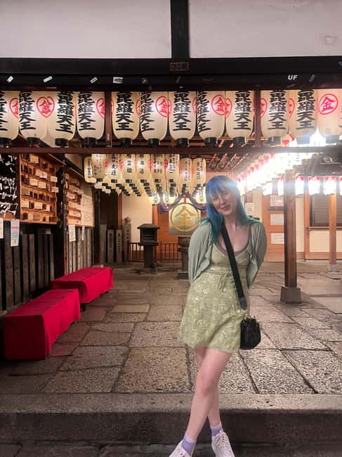 3.5h Osaka Night guided Local Bar Hopping, Sake & Karaoke - The final hour: karaoke with Japanese customers