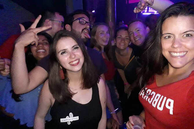 4-hour Guided Porto Pub Crawl with 6 drinks and VIP CLUBentry - The first bar: an easy way to meet people