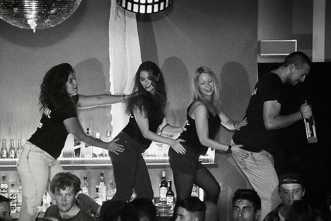 4-hour Guided Porto Pub Crawl with 6 drinks and VIP CLUBentry - The included drinks and what six really means