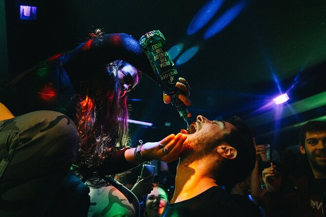 4-hour Guided Porto Pub Crawl with 6 drinks and VIP CLUBentry - Moving through three bars