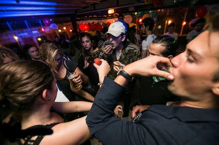 4-Hour Shanghai Pub Crawl (bars & nightclub hopping) - What the $23 price really covers