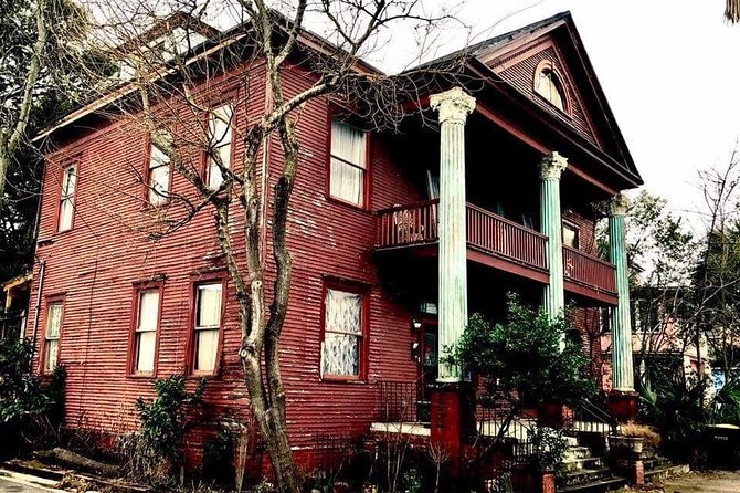90 Minute Historic Savannah Walking Haunted Bar Pub Crawl - McDonough’s Restaurant and Lounge: bars, war, and uneasy buildings