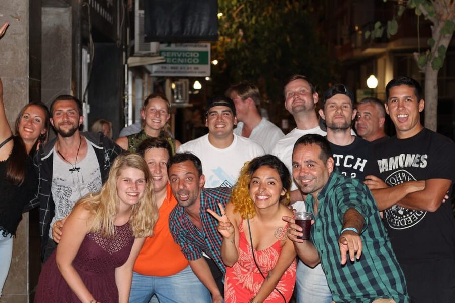 Alicante: Guided Pub Crawl with Shots and Beer - A practical 3.5-hour plan