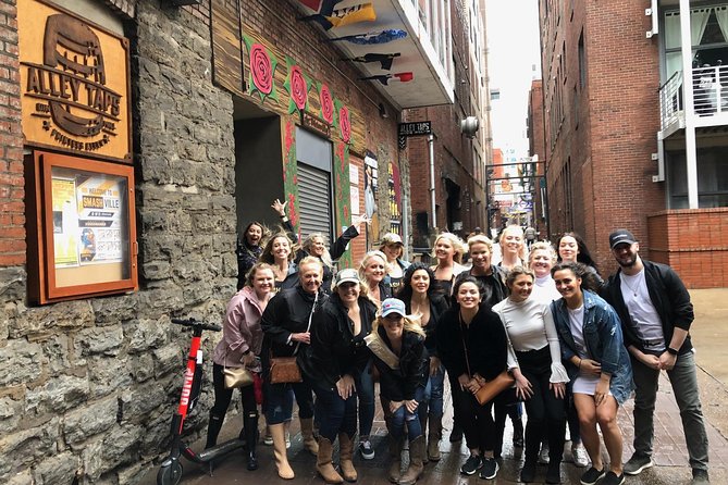 All-Inclusive Pub Crawl with Moonshine, Cocktails, and Craft Beer - The guide can make or break the night