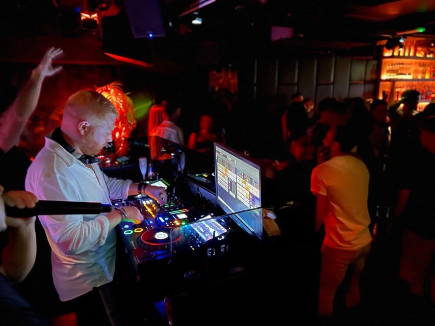 Amsterdam: Ludwig's Halloween Pub Crawl with VIP Club Entry - Moving through more than five Amsterdam venues