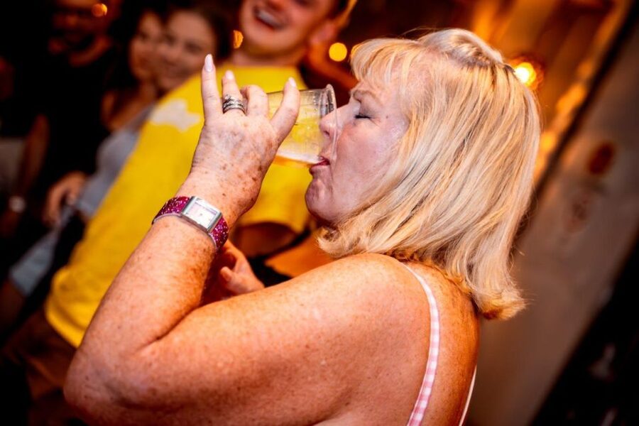 Amsterdam: Original Pub Crawl Party with VIP Entrance - The guide makes or breaks the night