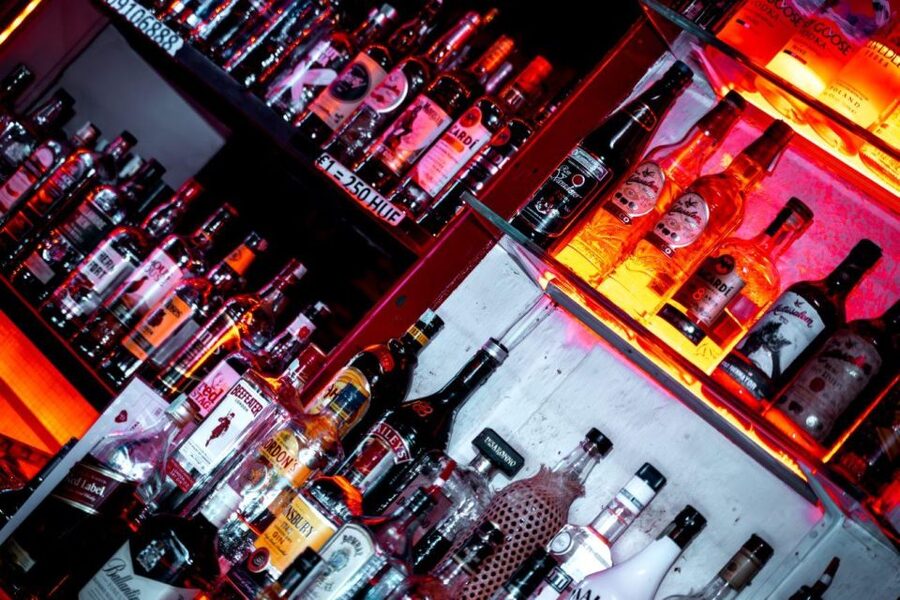 Amsterdam: Original Pub Crawl Party with VIP Entrance - Starting at Generator Hostel Bar at 22:00