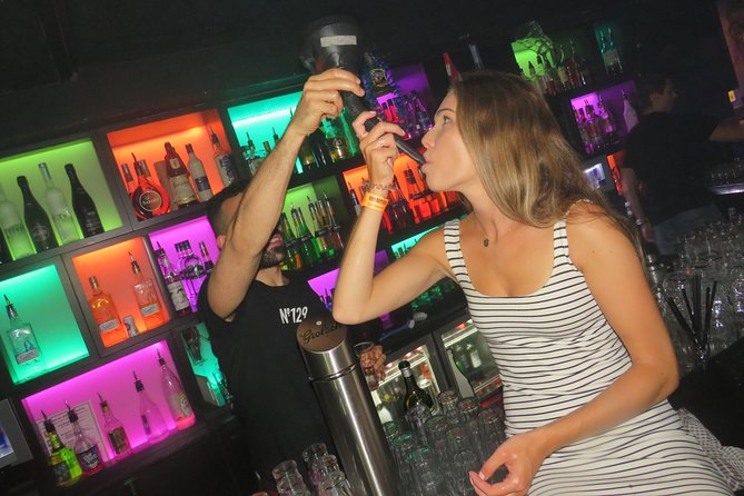 Amsterdam Red Light District Pub Crawl - Group Size, Timing, and Street Navigation
