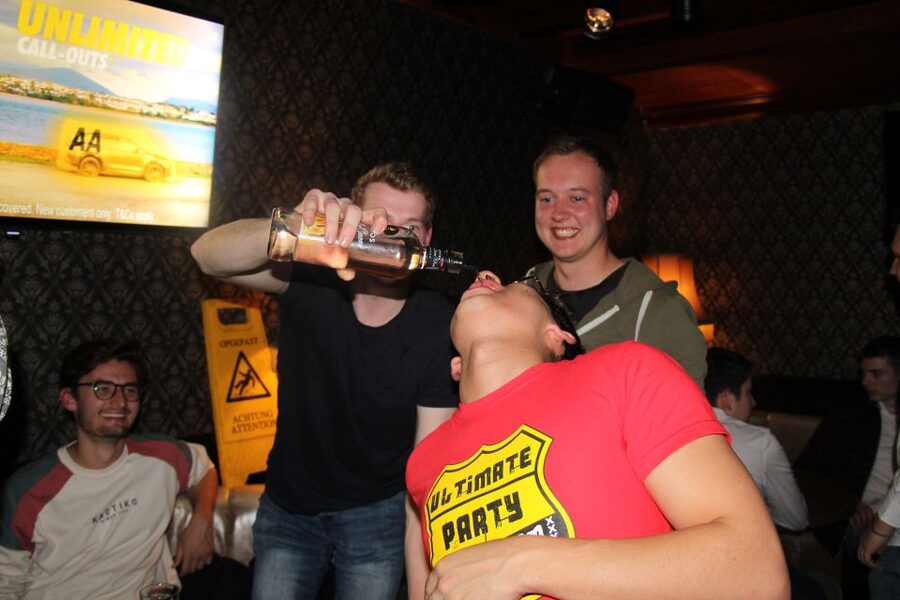 Amsterdam: Red-Light District Pub Crawl and Booze Boat Tour - Finishing at a major Amsterdam nightclub