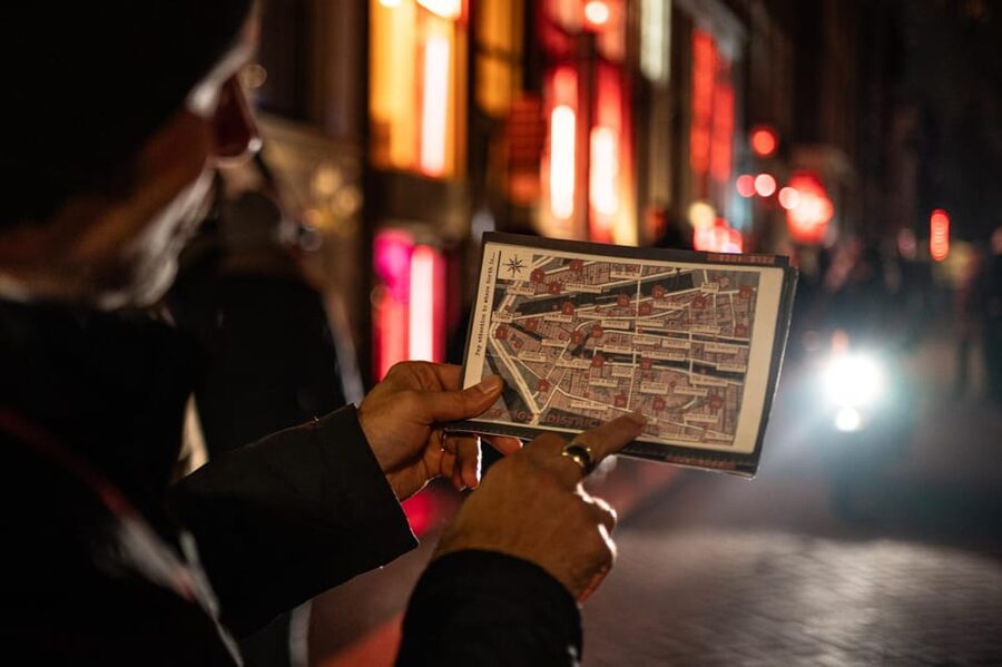Amsterdam: Self-guided Red Light District Pub Crawl Mystery - Ending at Brouwerij de Prael near Central Station