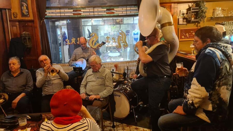 Antwerp: Pub Crawl in the Historical City - Belgian brewing stories with a local twist