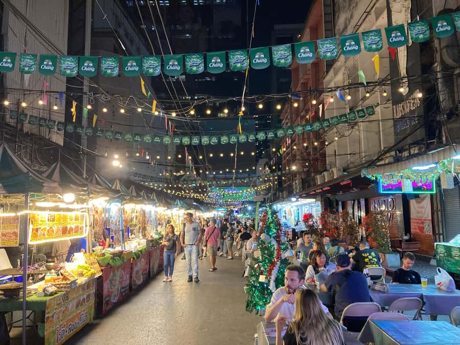 Bangkok Bar Hopping Tour in Siam - Pratunam Night Market adds street food energy