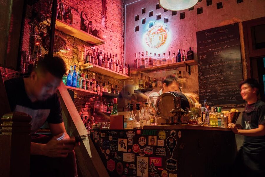 Bangkok: Guided Bar Hopping Night Tour with Private Option - Teens of Thailand and a gin-focused pause