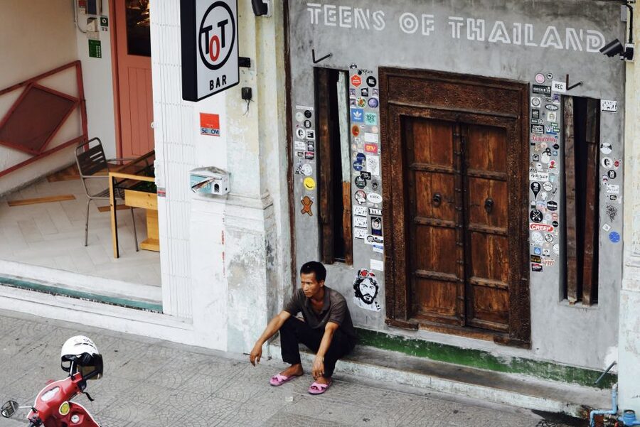 Bangkok: Guided Bar Hopping Night Tour with Private Option - Starting at MRT Hua Lamphong