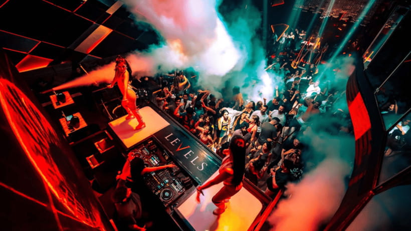 Bangkok: The Speakeasy, Rooftop & Iconic Venues Pub Crawl - Timing, dress, and practical planning