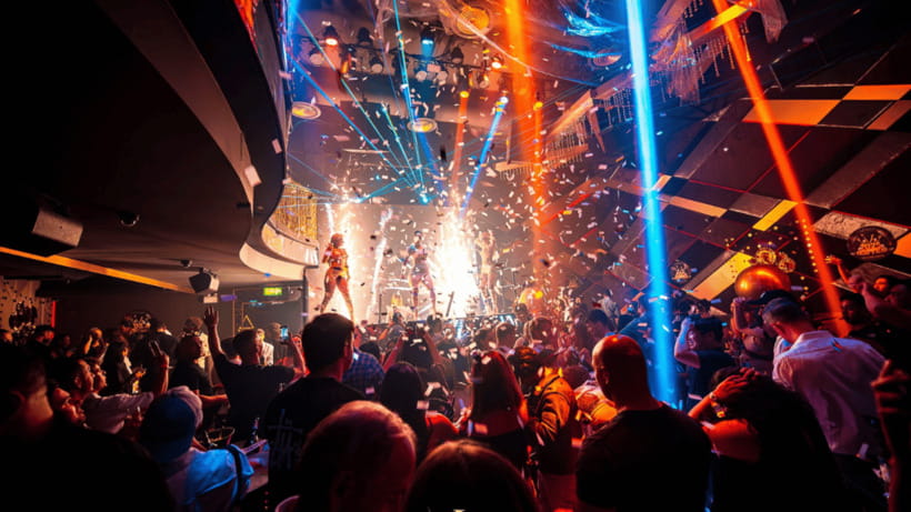 Bangkok: The Speakeasy, Rooftop & Iconic Venues Pub Crawl - The Pit Stop brings in local Thai drinking culture