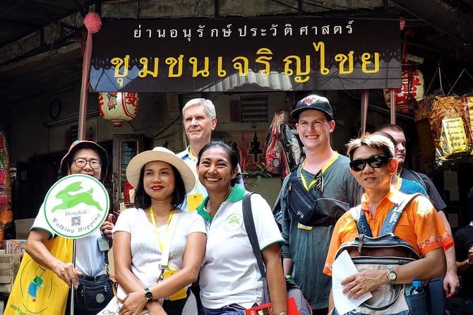 Bangkok Tuk Tuk Night Tour with food & drinks in Siam & Silom - The guide makes the difference