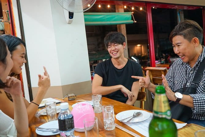 Bangkok Tuk Tuk Night Tour with food & drinks in Siam & Silom - First stop: an open-air restaurant in Siam