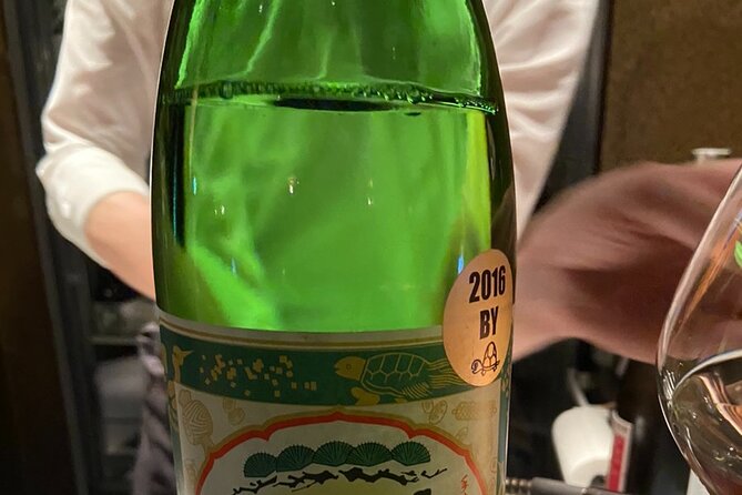 Bar Hopping Tour with a local Guide in Shinjuku - Golden Gai and the Small-Bar Finish