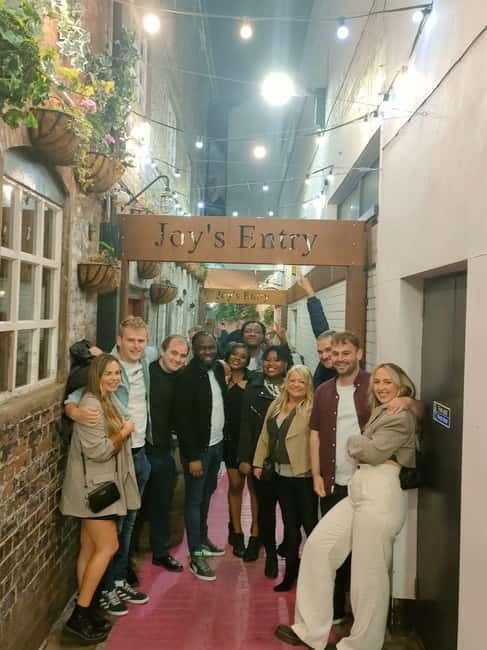 Belfast: Pub Crawl and Bar Walking Tour with Two Drinks - Live Irish music is the heart of the night