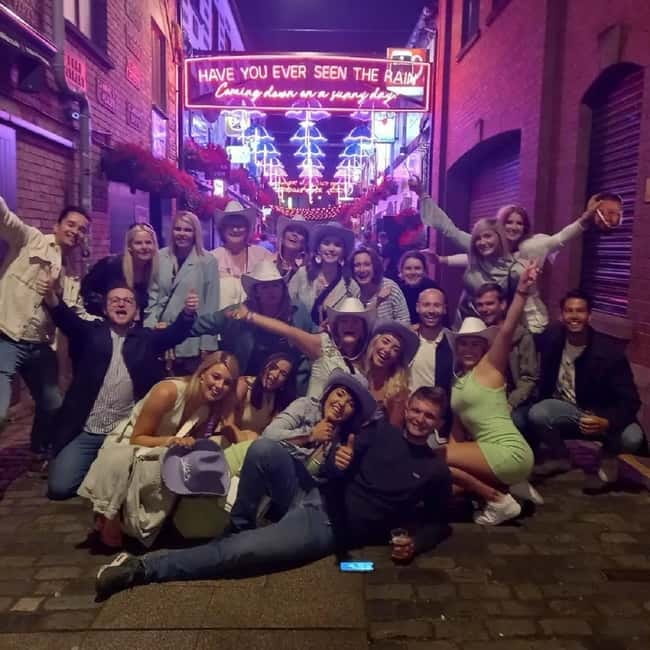 Belfast: Pub Crawl and Bar Walking Tour with Two Drinks - Irish dancers and the Friday club option