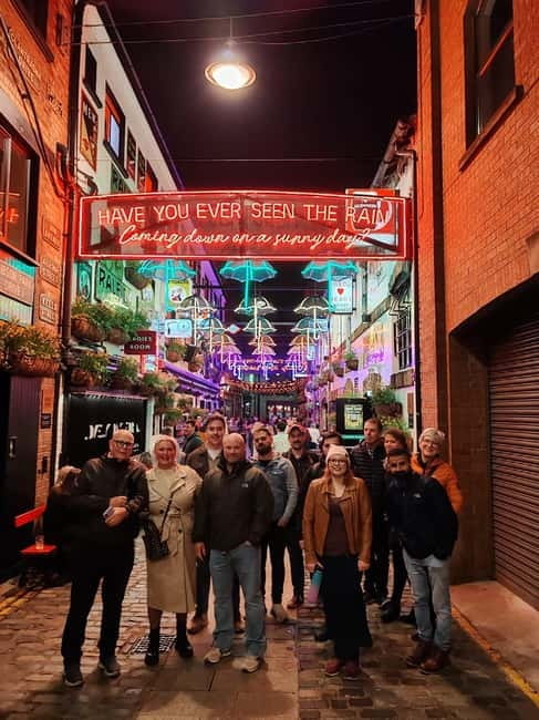 Belfast: Pub Crawl and Bar Walking Tour with Two Drinks - What the guides add to the experience