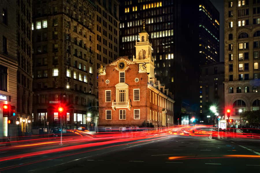 Boston: Boos and Brews Haunted Pub Crawl - Starting at Boston Common with a lantern