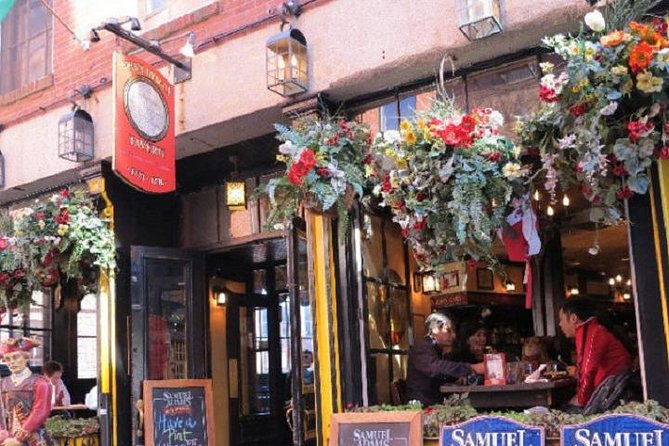 Boston Historic Taverns Tour with Tastings and Ferry - Cannoli in the North End