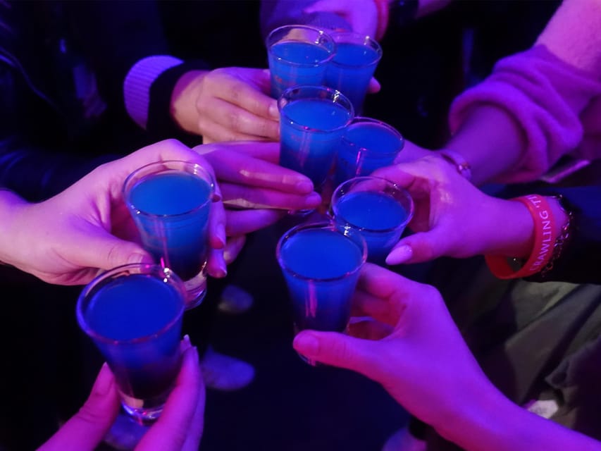 Bremen: Private pub crawl with insider-guide & free shots - Meeting at Ulrichsplatz in an orange vest