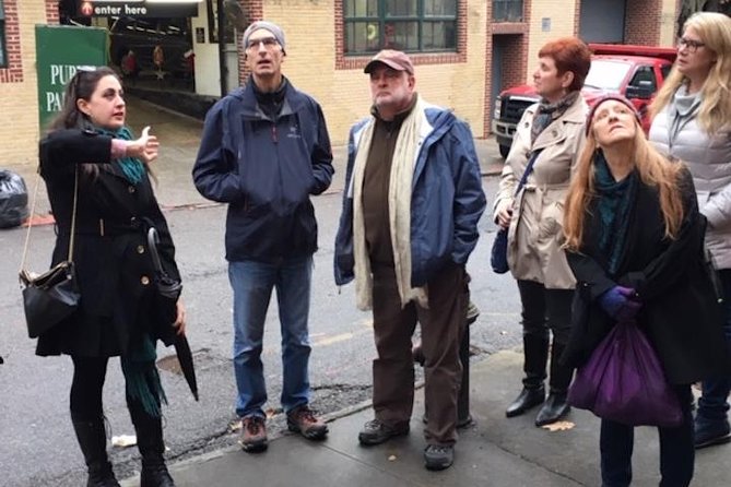 Brooklyn Literary Pub Crawl - The guide’s storytelling is the main value