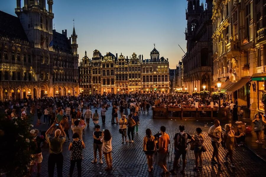 Brussels: BXL Pub Crawl Guided Tour - Starting at Bd Anspach 79