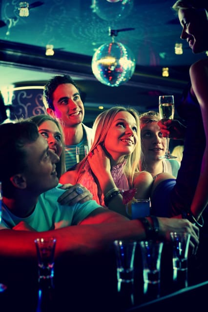Brussels: BXL Pub Crawl Guided Tour - Stop Two: Keeping the Energy Moving