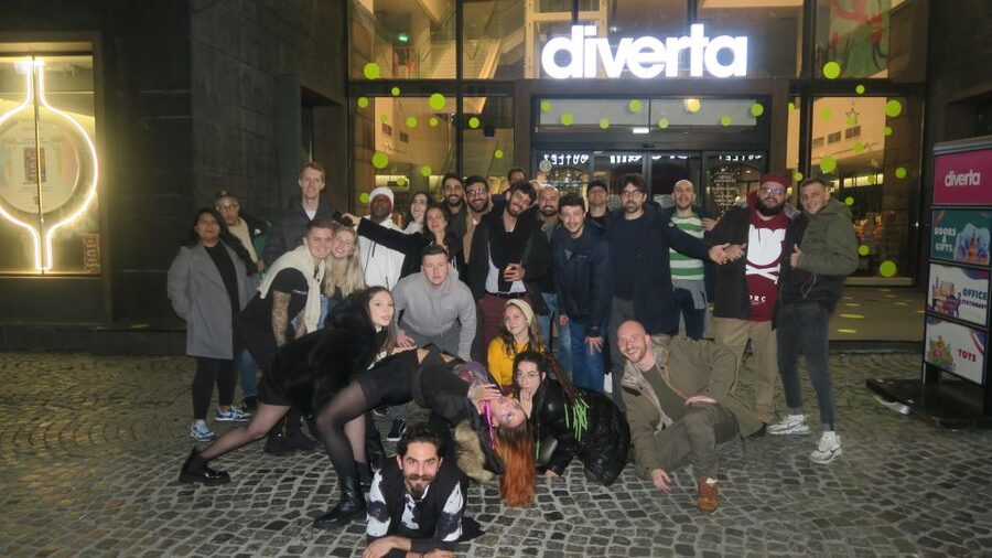 Bucharest: Weekend Pub Crawl - Photos, videos, and the social side
