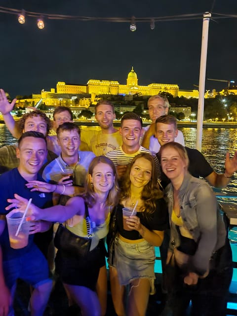 Budapest: Private, Personalized Pub Crawl, 3 drinks included - Virtual guidance for a more independent night