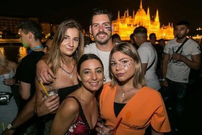 Pub Crawl & Ruin Bar Tour – Free Shots & VIP Entry