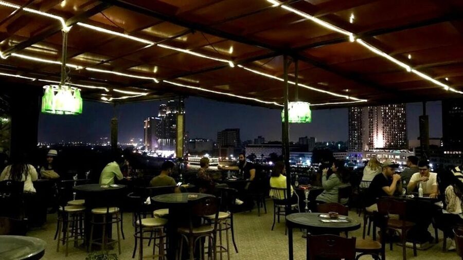 Cairo: Pub Crawl and Speakeasy Bar Tour with 2 Free Drinks - The 1940s pub starts the evening