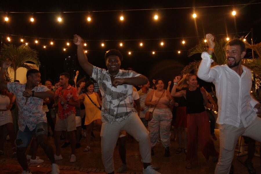 Cartagena: Pub Crawl with Dancing Lessons and Free Shots - The mood, music, and age range