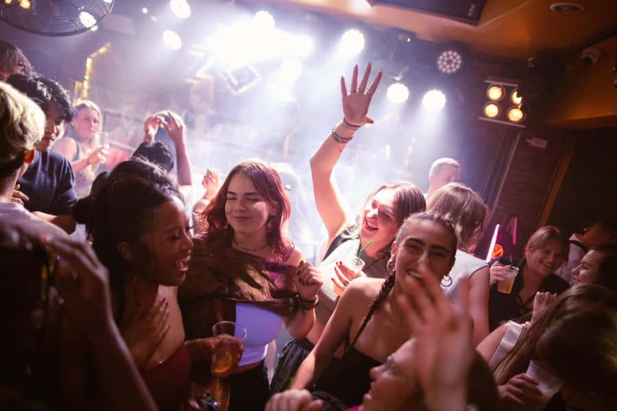 Chiang Mai Pub Crawl: 4 Venues, Beer Buffet & VIP Entry - The second stop brings more music and movement