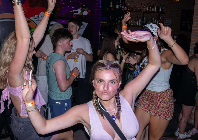 Chiang Mai Pub Crawl: The Best Nightlife in Town! - Starting at Revolution Hostel at 8pm