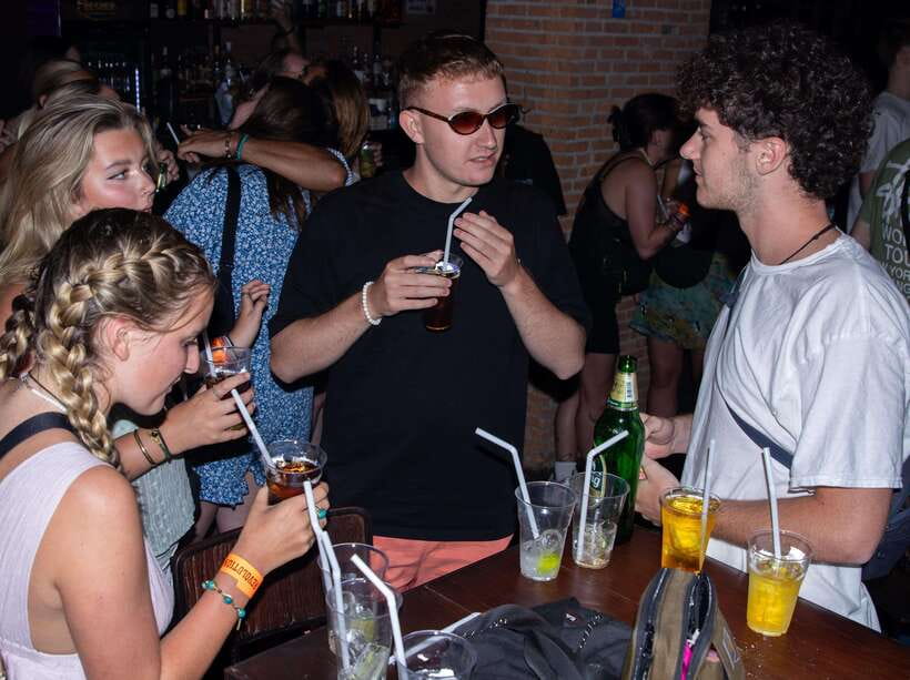 Chiang Mai Pub Crawl: The Best Nightlife in Town! - What 500 THB really gets you