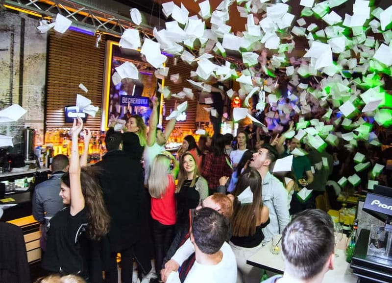 Cluj-Napoca: Weekend Pub Crawl - Meeting locals without planning every drink