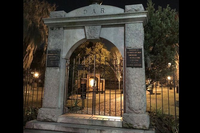 Creepy Crawl Night-Time Haunted Pub Walking Tour of Savannah's Historic District - Savannah history between the ghost stories