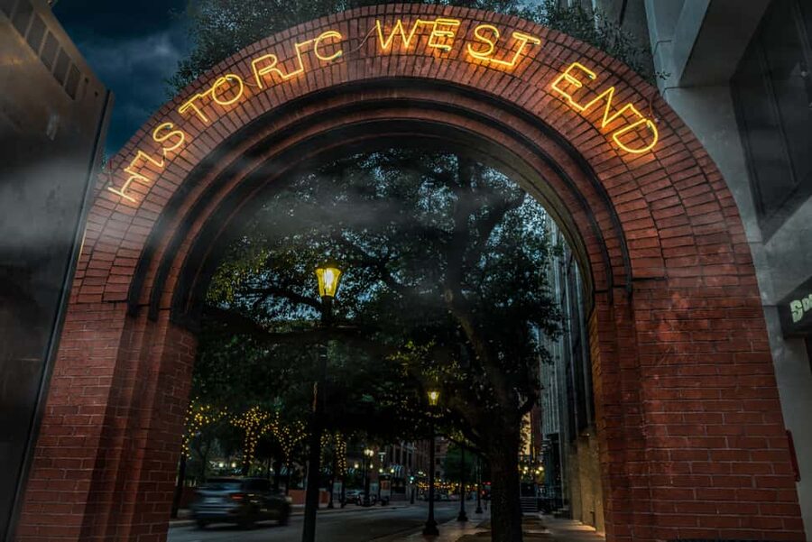 Dallas Spirits & Spirits Haunted Pub Crawl - Finishing at The Adolphus, one of Dallas’s haunted hotels