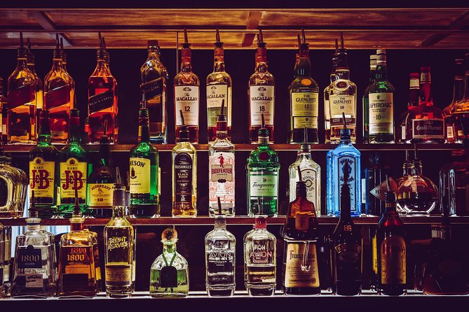 Delhi: Pub Crawl (3 Hours Guided Bar Hopping Tour) - What you actually receive at each stop