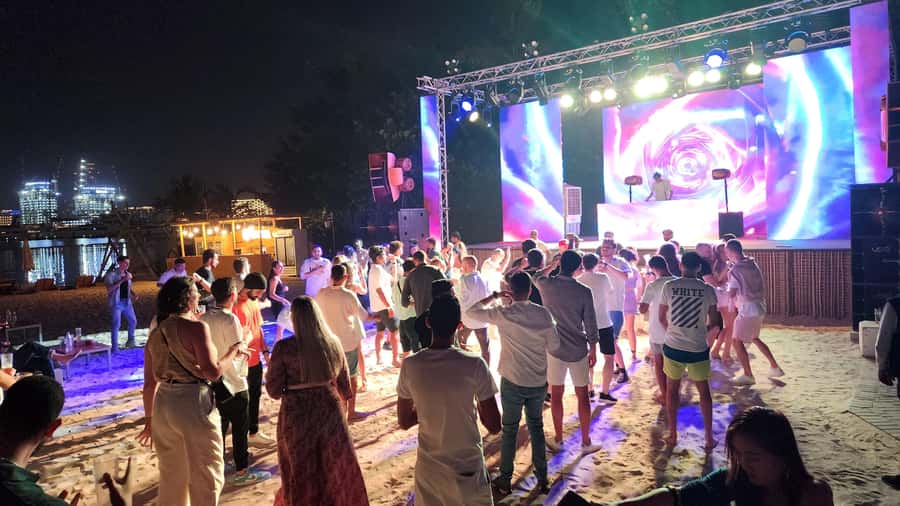 Dubai: Pub Crawl Nightlife Tour - Four included shots, but budget for the rest