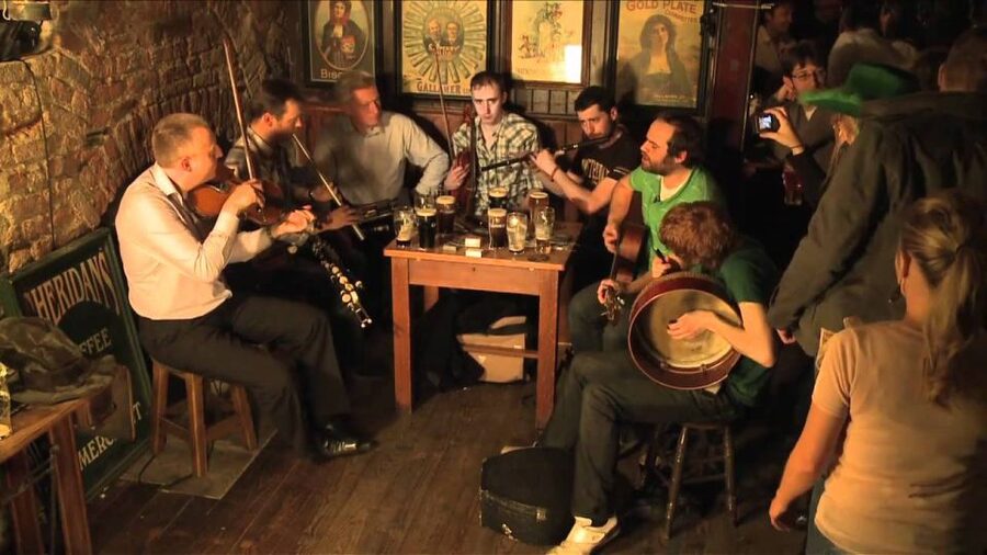 Dublin: Guided Irish Musical Pub Tour - Meeting the guide beside Molly Malone