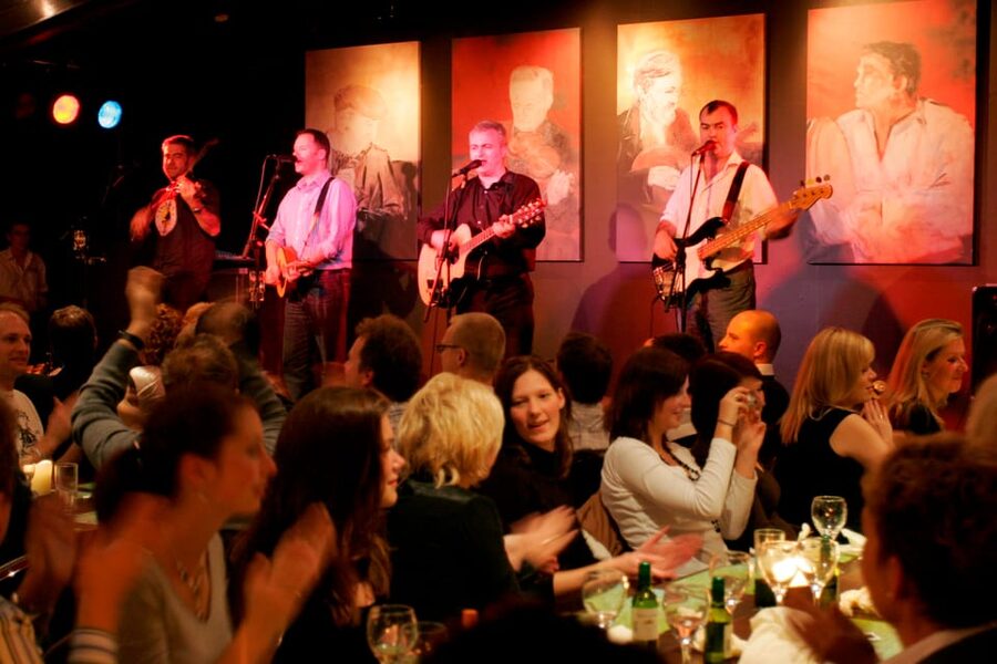 Dublin: Irish Night Show at the Merry Ploughboy Pub - Arriving at the Merry Ploughboy Pub
