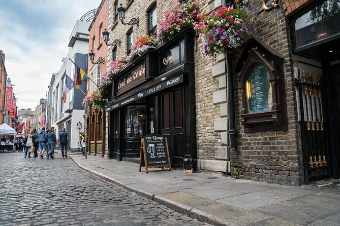 Dublin Old Town: Famous Pubs Exploration Game and Tour - The Palace Bar keeps the route moving