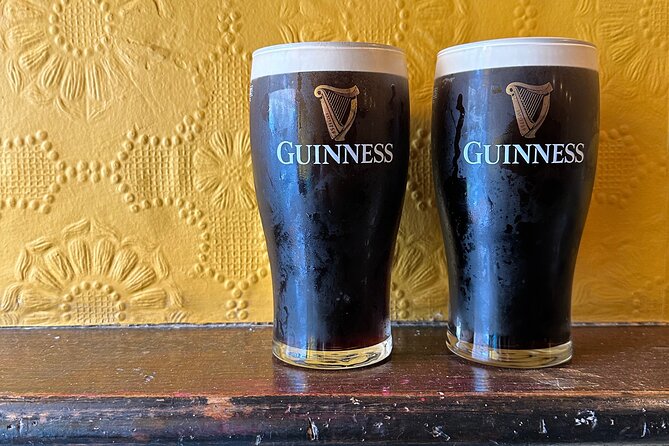 Dublin Pub Tour: Guinness Perfect Pour, Whiskey, Music and More - Starting at The Old Storehouse in Temple Bar