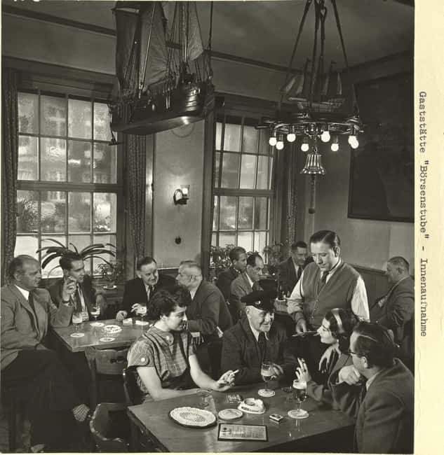 Duisburg-Ruhrot: Historic Harbor Pub Tour - Starting at Neumarkt 19